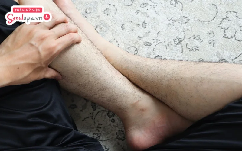 Người có lông mọc nhiều ở vùng từ gối xuống và muốn  loại bỏ phần lông rậm rạp này có thể thực hiện triệt lông nửa chân
