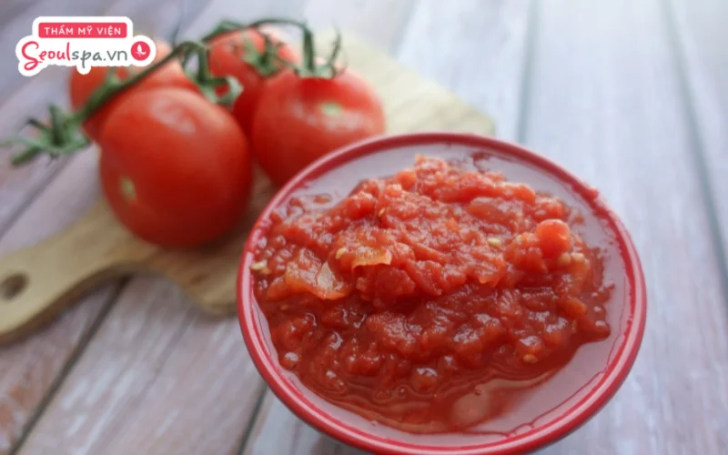 Sử dụng cà chua nguyên chất đúng cách có thể đem lại hiệu quả giúp lông nhanh rụng và mỏng dần theo thời gian
