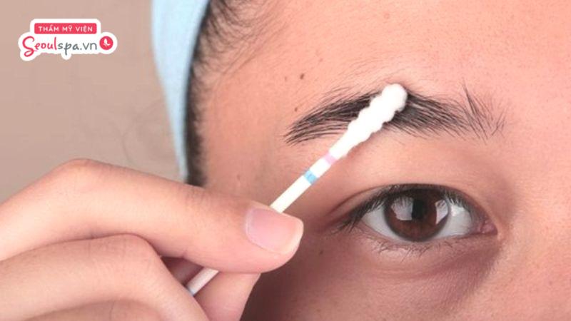 Có thể bắt đầu thoa thuốc mỡ sau phun xăm chân mày kể từ ngày thứ 3 khi da đã dần ổn định và phục hồi