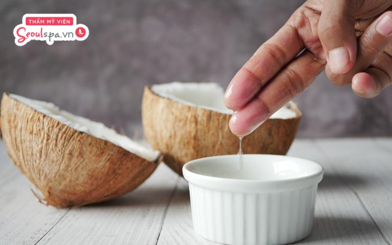 Tránh thoa quá nhiều dầu dừa lên chân mày vì dễ khiến lỗ chân lông bị bít tắc và gia tăng nguy cơ viêm nhiễm