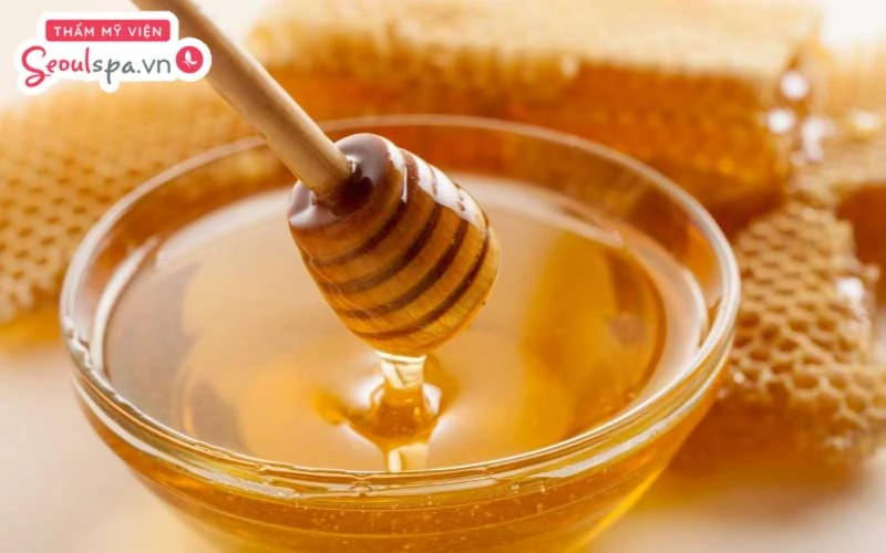 Làm mờ mực xăm chân mày bằng mật ong là cách an toàn tại nhà giúp giảm  thiểu nguy cơ viêm nhiễm và kích ứng da