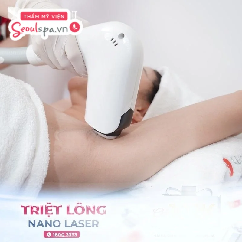 Thoa kem dưỡng ẩm sau khi cạo lông nách là cách chăm sóc da nách phù hợp, an toàn