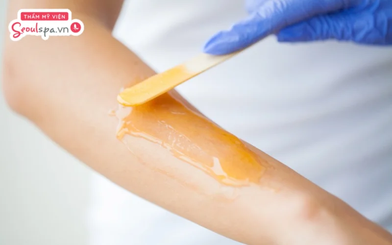Tránh wax hoặc thực hiện loại bỏ lông tận gốc trước khi triệt để đảm bảo đem lại hiệu quả triệt lông tối ưu