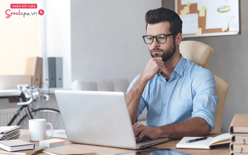 Tướng người có tai cao hơn chân mày thường là người có khả năng quan sát tốt và luôn nắm bắt cơ hội trong cuộc sống