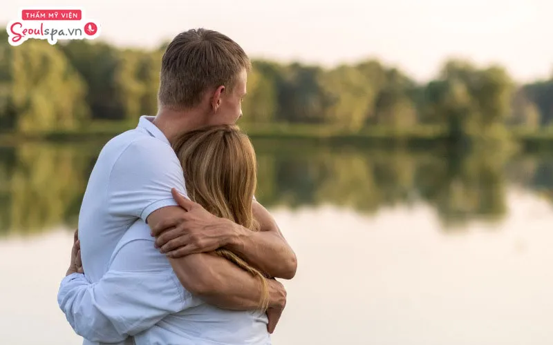 Người có lông mày thấp hơn tai là người chủ động trong tình yêu và có xu hướng tiềm kiếm mối quan hệ đồng hành lâu dài