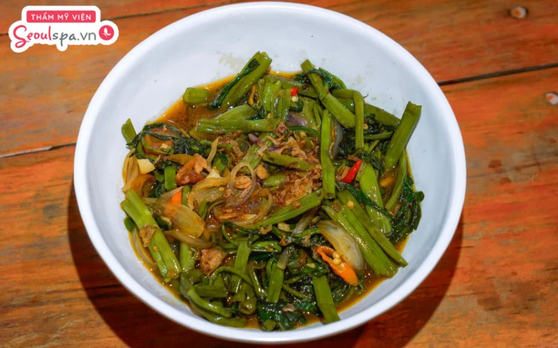 Tránh ăn rau muống vì dễ khiến vết thương hở dễ tăng sinh Collagen nhanh chóng và hình thành sẹo lồi