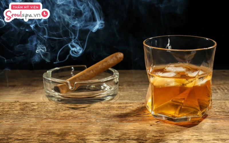 Loại bỏ rượu bia, thuốc lá và các chất kích thích ra khỏi chế độ ăn uống hàng ngày sau phun để môi nhanh ổn định