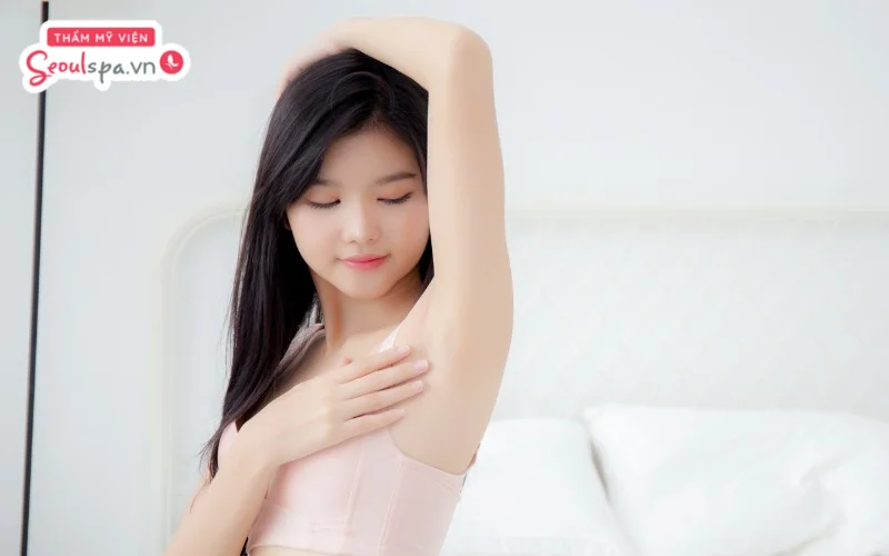 Thực hiện chăm sóc và phục hồi da nách đúng cách để giảm nguy cơ châm chích và sưng đỏ sau khi nhổ lông