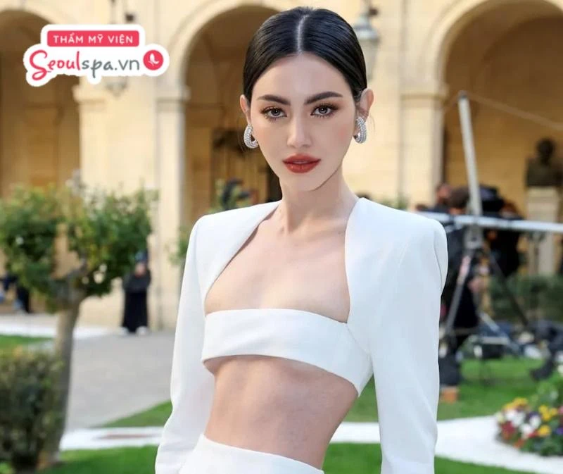 Chân mày cong Thái là kiểu mày có đường cong nhẹ nhàng, tự nhiên giúp đôi mắt trở nên có chiều sâu hơn