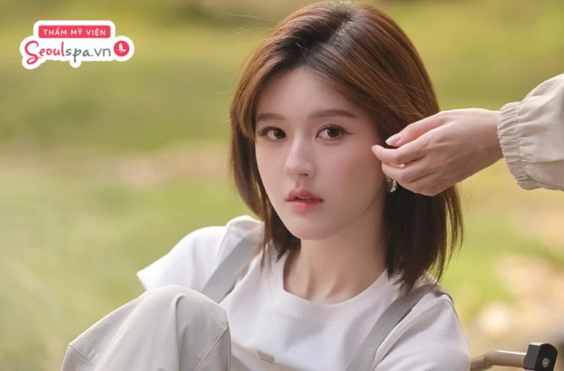 Lông mày ngang cong là kiểu mày phù hợp với người có khuôn mặt dài giúp đường nét gương mặt trở nên đầy đặn hơn