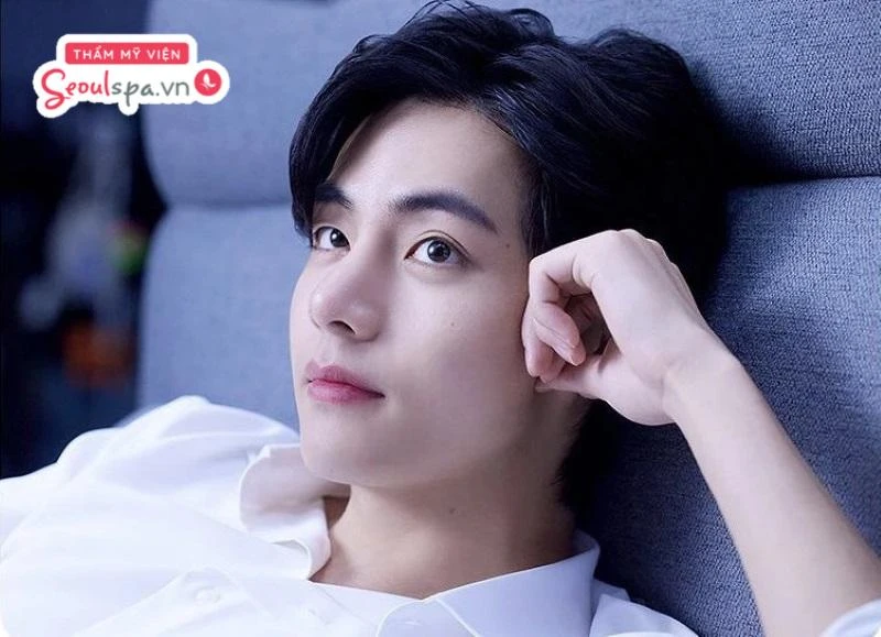 Nam giới có chân mày cong được cho là người biết cân bằng giữa lý trí, cảm xúc và biết nắm bắt cơ hội phát triển cuộc sống