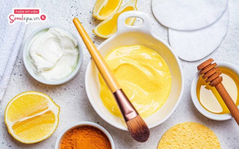 Dùng chanh và bột nghệ giúp tẩy tế bào chết và loại bỏ lông nách hiệu quả