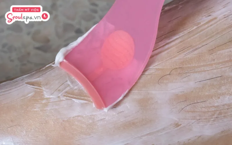 Sử dụng kem tẩy lông an toàn với thành phần dịu nhẹ là cách ngăn ngừa rủi ro kích ứng ngoài ý muốn