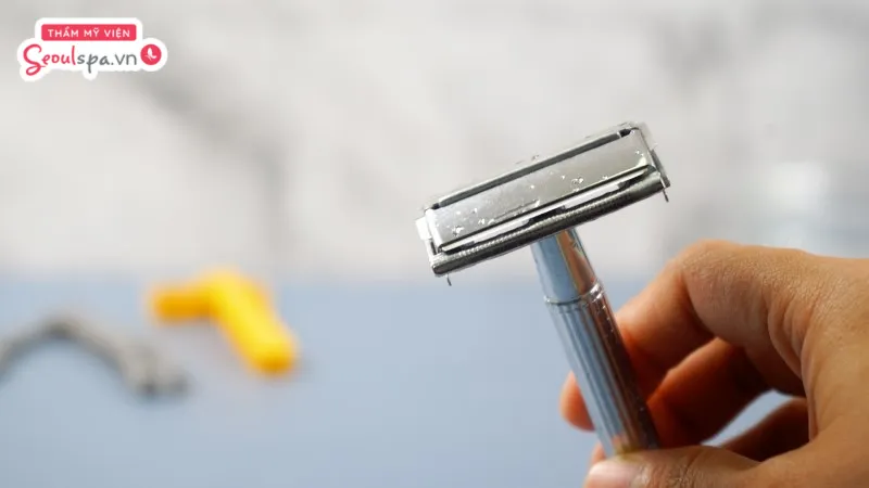 Dao cạo không được vệ sinh thường xuyên, đúng cách có thể khiến da bị mẩn ngứa, kích ứng