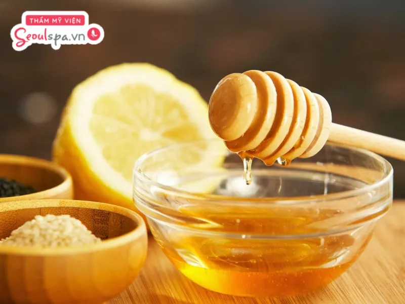 Sử dụng hỗn hợp mật ong, chanh, đường để triệt lông tại nhà  sẽ giúp bạn không còn thắc mắc nhổ lông chân có mọc lại không