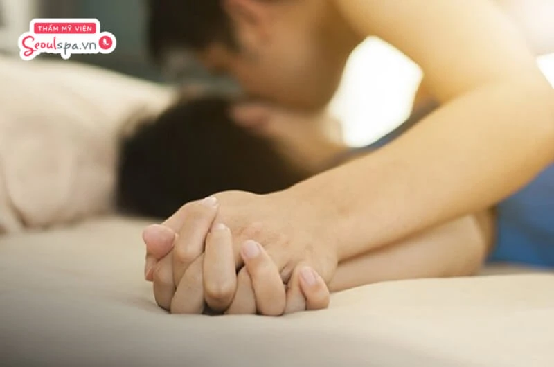 Theo ý kiến chuyên gia, nên kiêng quan hệ sau ít nhất 24 giờ sau khi thực hiện cạo, nhổ lông vùng kín