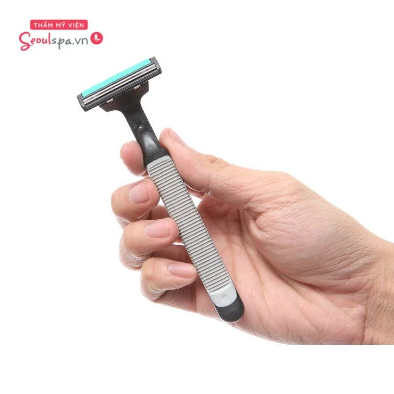 Khi cạo lông cửa sau cần thực hiện nhẹ nhàng để tránh xước