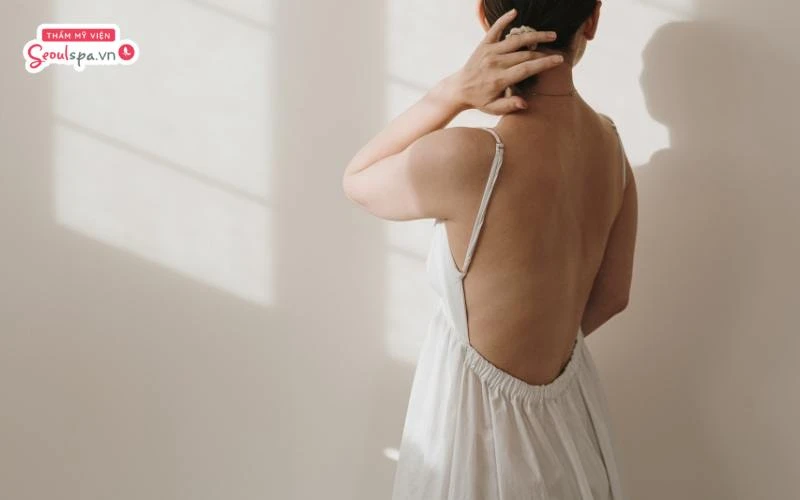 Triệt lông lưng là giải pháp đem lại bờ lưng mịn màng, trắng sáng và tăng sự tự tin khi mặc áo hở lưng