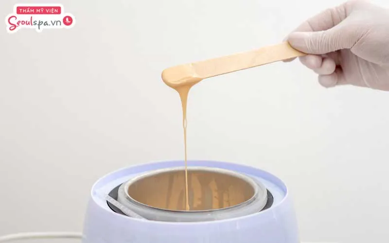 Wax lông lưng bằng sáp nóng giúp loại bỏ lông hiệu quả và duy trì lâu dài