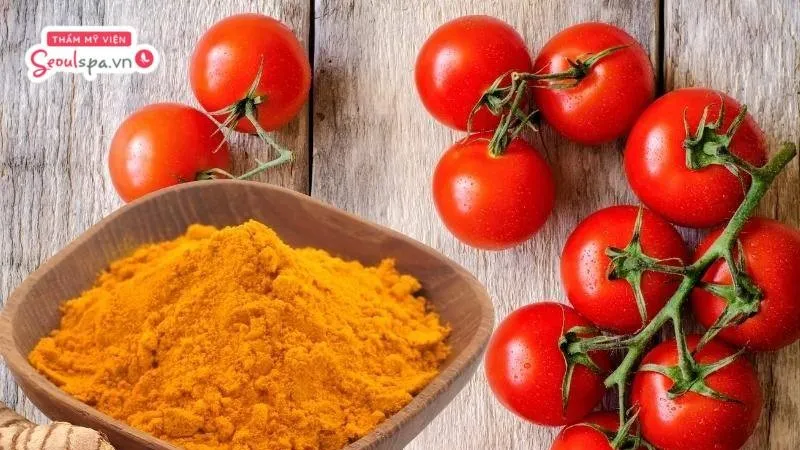 Bột nghệ và cà chua giúp lông ở nách suy yếu, ngăn ngừa lông mọc ngược, viêm nhiễm