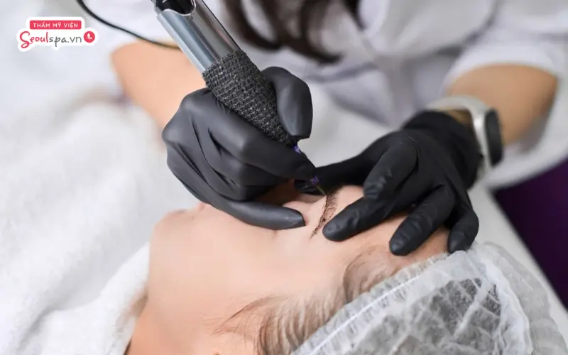 Chuyên viên có tay nghề chuyên môn cao là lưu ý quan trọng để thiết kế dáng mày phù hợp theo khuôn mặt khách hàng