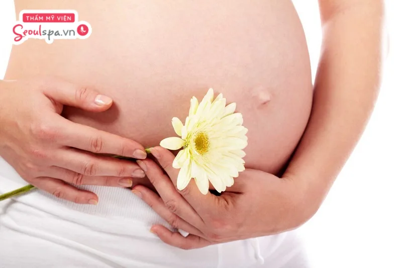 Thực hiện tẩy lông vùng kín đúng cách giúp ngăn ngừa rủi ro viêm nhiễm và kích ứng da ngoài ý muốn
