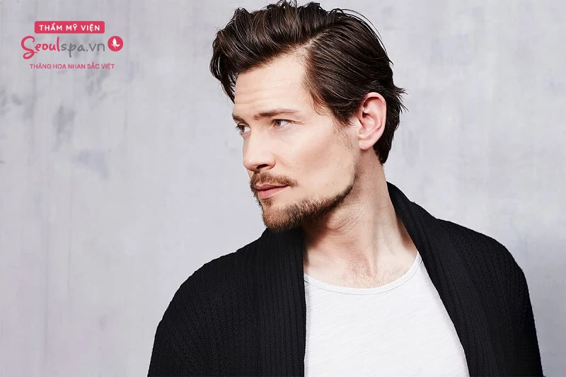 Mẫu râu đẹp Balbo giúp gương mặt có cằm hẹp cân đối, hài hòa