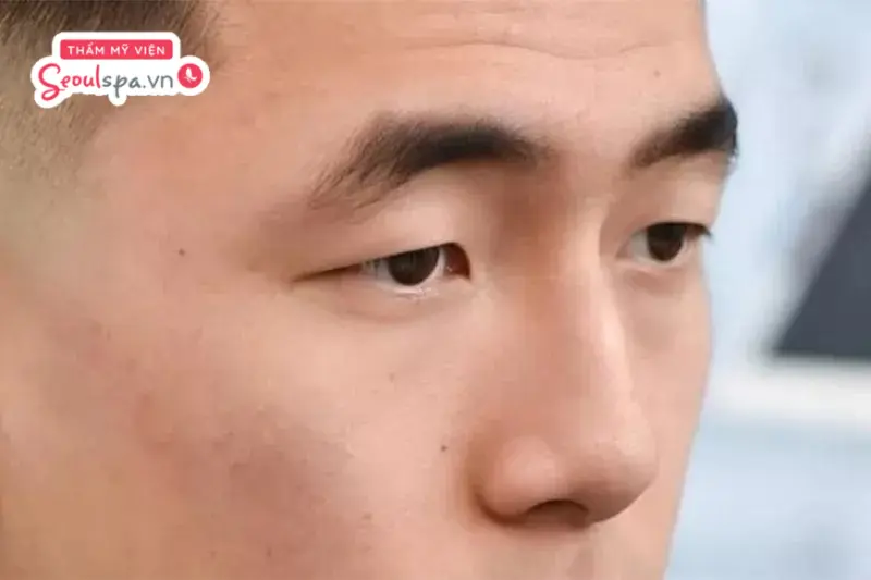 Nam giới có chân mày rủ xuống thường là người có nội tâm sâu sắc và quan tâm nhiều đến cảm xúc người xung quanh
