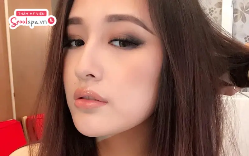 Nữ giới có chân mày cụp xuống thường là người dịu dàng, giỏi lắng nghe nhưng đôi khi lại quá nhạy cảm