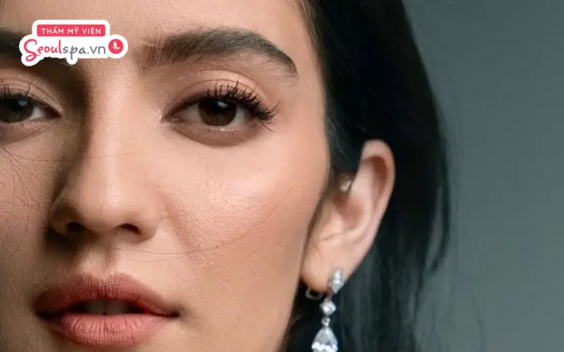 Tình duyên của nữ giới có chân mày rủ xuống dễ gặp nhiều thiệt thòi, trắc trở nếu không tìm được người thật sự thấu hiểu mình