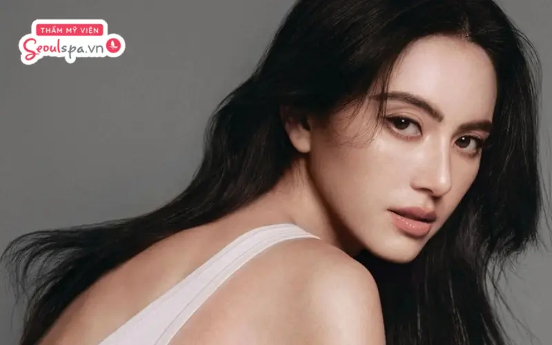Chân mày cánh cung được biết đến là dáng mày đẹp và được đánh giá cao trong vận khí, tướng số
