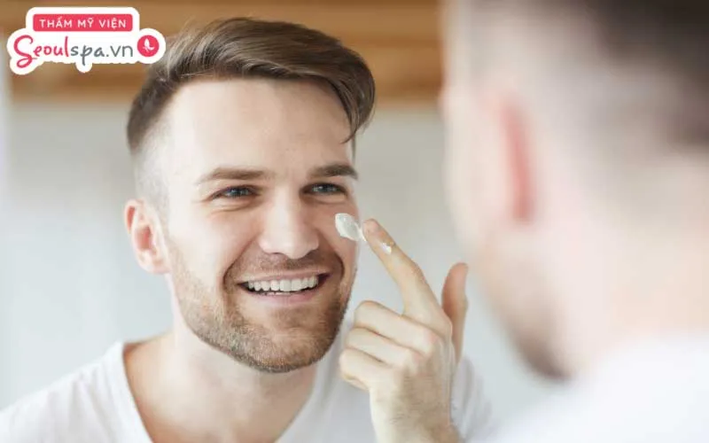 Thoa kem chống nắng để bảo vệ da trước khi ra đường được cho là cách bảo vệ da sau triệt lông hiệu quả
