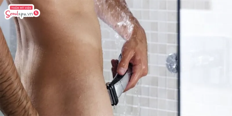 Cạo lông là cách triệt lông vùng kín truyền thống được nhiều người chọn