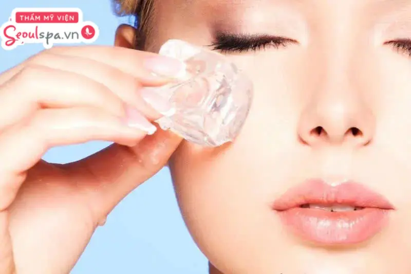 Không chườm đá lạnh trực tiếp và tránh tiếp xúc với nước lên chân mày khi phun tán bột