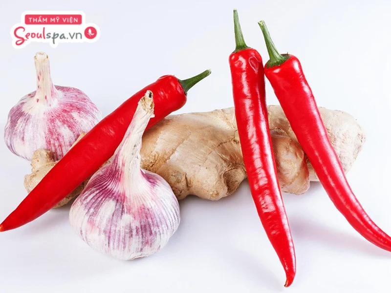 Nên tránh xa các loại thực phẩm dễ gây mùi