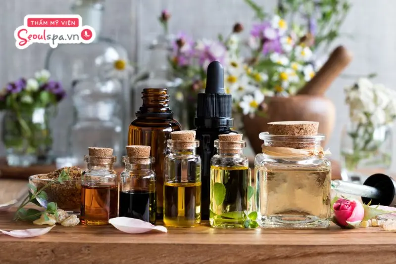 Các loại tinh dầu tự nhiên giúp dưỡng ẩm và kích thích nang lông phát triển.
