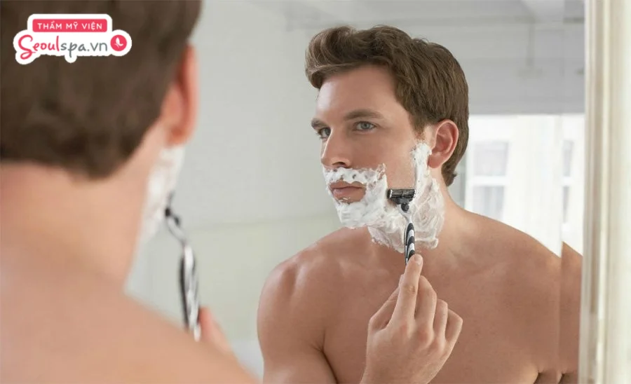Cạo râu theo chiều mọc của lông sẽ giảm thiểu tình trạng tổn thương da