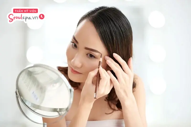 Xác định đúng tone màu da và tóc sẽ giúp bạn lựa chọn được màu chì kẻ mày phù hợp nhất.