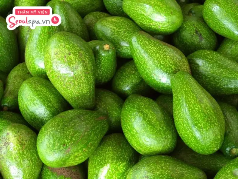 Bơ giàu dưỡng chất giúp làm mềm lông và dưỡng ẩm sâu cho da chân