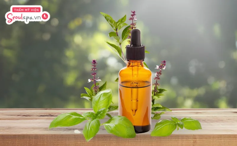 Tinh dầu nhũ hương được sử dụng trên vùng da có nốt ruồi, với khả năng hỗ trợ làm se da, thúc đẩy tái tạo tế bào và góp phần bảo vệ da