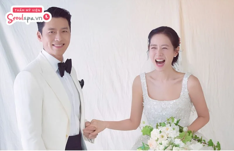 Người đàn ông môi mỏng với vẻ ngoài lịch lãm và tự tin, cho thấy tính cách và phẩm chất của mỗi người không thể đánh giá chỉ qua đặc điểm ngoại hình.  