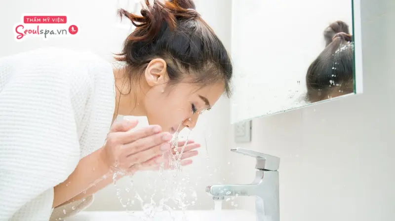Hạn chế để chân mày tiếp xúc với nước trong giai đoạn đầu giúp hỗ trợ quá trình hồi phục và lên màu ổn định hơn.