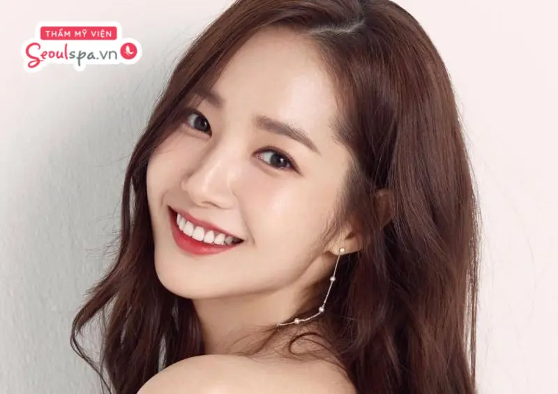 Phụ nữ sở hữu dáng lông mày ngang với vẻ ngoài thu hút và tính cách khéo léo, họ thường được nhiều người theo đuổi