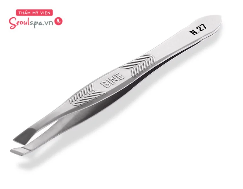 Chuẩn bị và vệ sinh dụng cụ nhổ lông mày sạch sẽ
