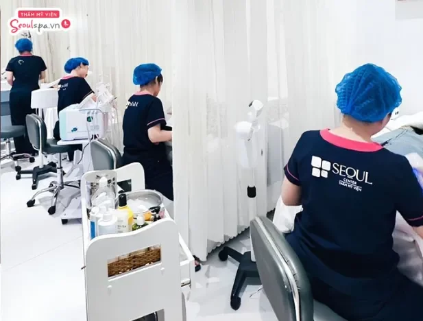 SeoulSpa.vn sở hữu không gian khang trang, đội ngũ kỹ thuật viên chuyên nghiệp và dịch vụ chu đáo, mang đến chất lượng tương xứng với chi phí thực hiện.