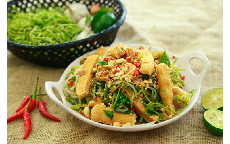Gỏi rau muống và đậu hũ chiên lạ miệng