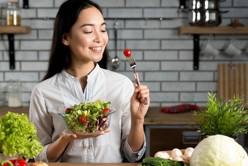 Xây dựng một chế độ ăn uống lành mạnh nhằm hạn chế tình trạng mụn trên da
