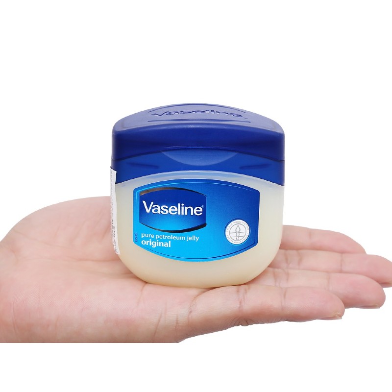Sử dụng Vaseline chính hãng khi trị mụn