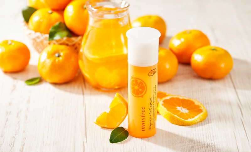 Tinh chất làm sáng da bằng sản phẩm Innisfree Tangerine Vita C