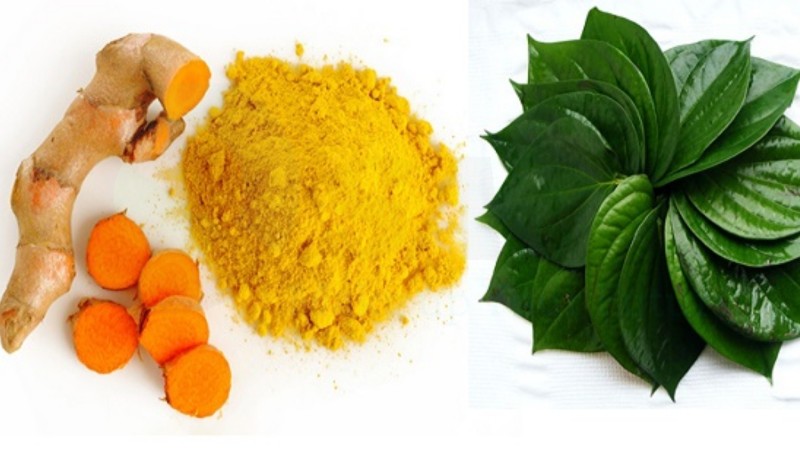 Hỗ trợ trị mụn bằng lá trầu không và nghệ